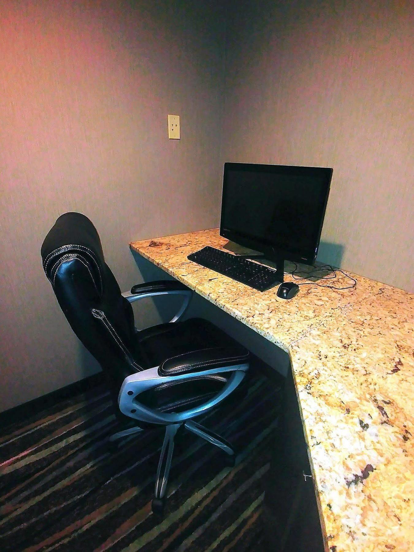 Americas Best Value Inn And Suites Lee'S Summit-Kansas City Ngoại thất bức ảnh