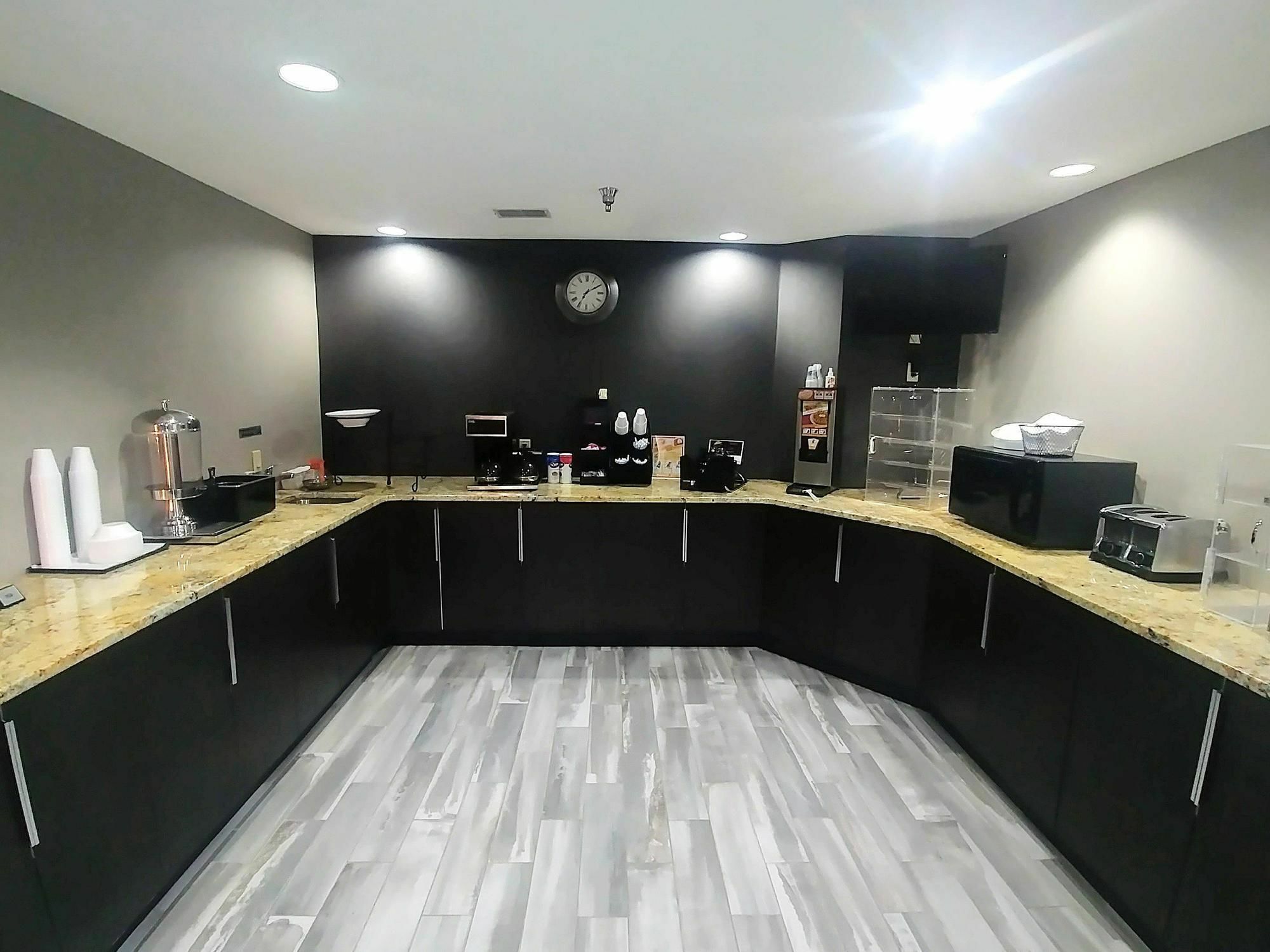 Americas Best Value Inn And Suites Lee'S Summit-Kansas City Ngoại thất bức ảnh